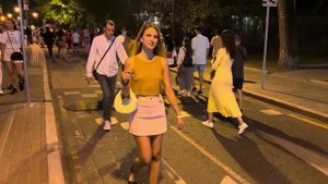 Горячий вечер в Москве 🌃 прогулка по ночному городу и красота русских девушек ✨