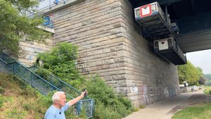 Классная смотровая тележка под мостом Максау