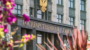 В Госдуме предложили ограничить зарплаты главврачей и директоров школ