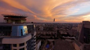 Хайлайн в Екатеринбурге между двумя 37-этажными зданиями