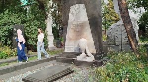 Новодевичье кладбище: могилы маршала Рыбалко, архитектора Щусева, поэта Маяковского и других