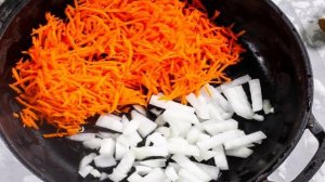 Куриные желудки с луком и морковью