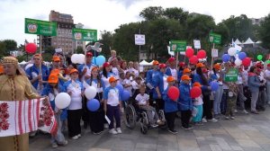 500 семей прошлись единым маршем в честь Дня многодетных семей в Приморье.