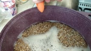 Жидкая гречневая каша с тушенкой