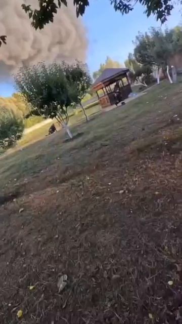 Реактивный БПЛА Герань-3 атакует нефтебазу в г. Бахмач Черниговской области. 22.09.2025 г.