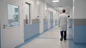 В Госдуме предложили сократить зарплаты директорам школ и главврачам
