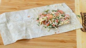 Конвертики из лаваша с сыром и помидорами