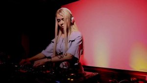 Bella - melodic tehno