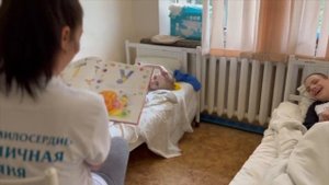 Больничные няни для сирот спасают детей Республики от одиночества