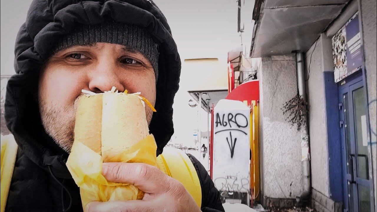 Заработал на булку с маслом, и на том спасибо | Пеший курьер в #яндекседа смотреть онлайн