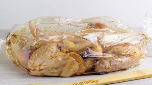 Куриные крылышки, запеченные в рукаве