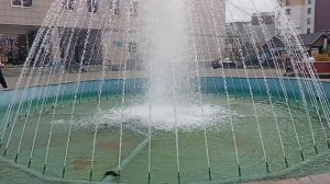 1000005449.mp4 Фонтан у входа в зоопарке