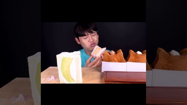 АСМР бонгиль и сладкие сэндвичи 🍰 смотреть онлайн