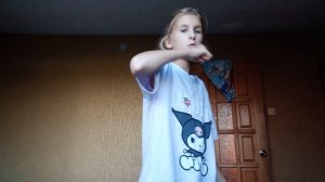 танцую и пою под песню само собой