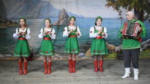 Выступление ансамбля на сцене Ручьёвского СДК