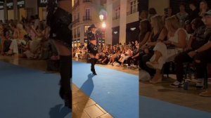 Показ моды в Испании . #шортс #тренды #мода #одежда #показ #реелс #красивая одежда #тренды #стиль