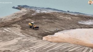 Строительство, обзор работ по засыпке, другой ракурс