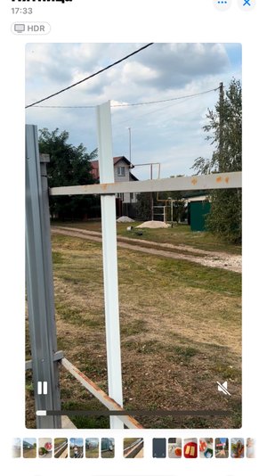 В деревне у родителей. Красим забор