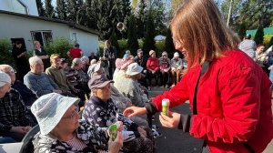 В Пушкино пожилых людей в пансионате «Забота о близких» навестили волонтёры из Москвы и Подмосковья