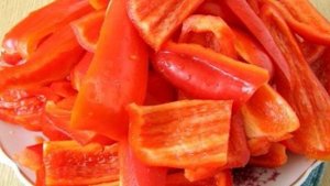 Кижуч, запеченный с овощами