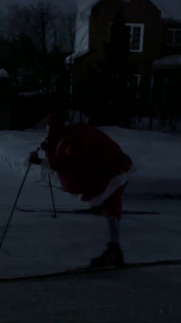 Оказывается на лыжах очень сложно стоять 😂 смотреть онлайн