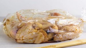 Куриные крылышки, запеченные в рукаве