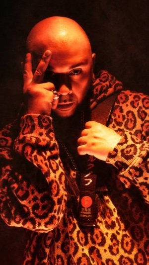 Догадываешься, кого Смоки Мо спас в треке «Superman»? Пиши свои версии в комментариях!|Кара ТЭ 2