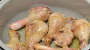 Куриные ножки с картошкой в мультиварке