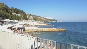 Обновлённый при участии Сбера городской пляж «Воронцовские купальни» в Алупке