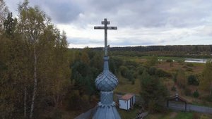 Прекрасный красивый храм в деревне Учма