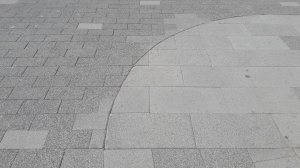 Металлический борт для разделения участков мощения. 3 гола эксплуатации. Отличное решение!