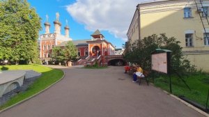 Высоко-Петровский ставропигиальный мужской монастырь—древнейший монастырь Москвы, основан в XIV веке