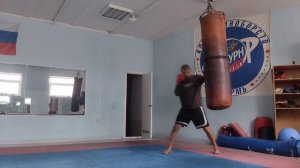 Бокс. Раунд по мешку. Бросок  кулака.