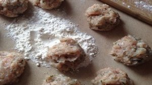 Куриные котлеты в сырной шубе