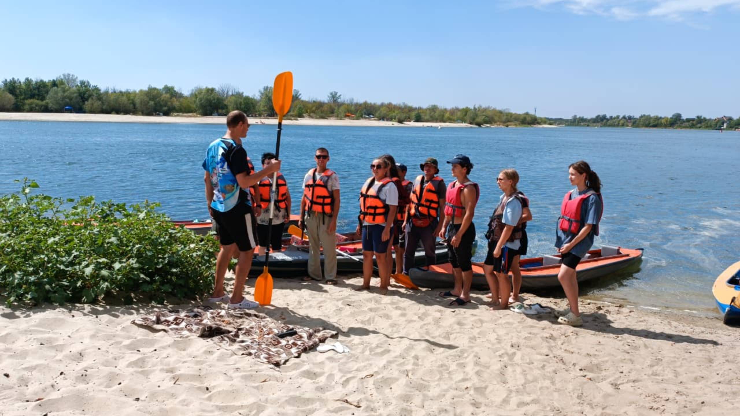 Зеленый лес, голубая река. смотреть онлайн