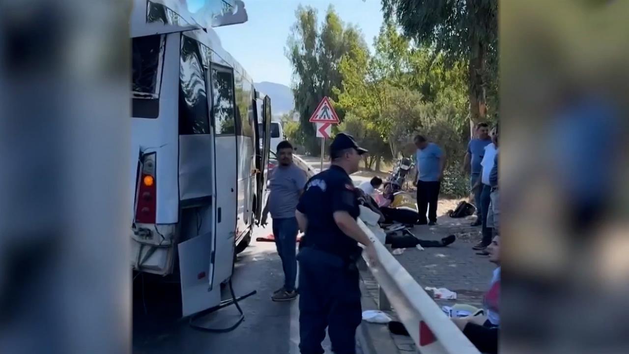Российские туристы пострадали в ДТП с автобусом в турецкой Аланье