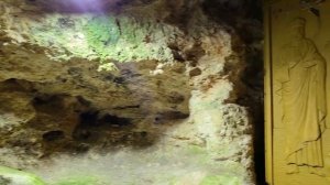 Я приложила ваши письма к древнему алтарю в доме Рождества Пресвятой Богородицы и чудотворным иконам