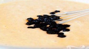 Кукурузные мини-маффины с черникой и ванильным маслом