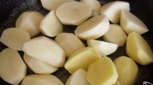 Куриные крылышки с картошкой в духовке