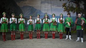 Выступление ансамбля на сцене Ручьёвского СДК