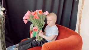 О тихом материнском подвиге... И празднике красоты в весенний день.