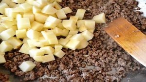 Карри из говяжьего фарша с горошком