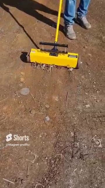 Работа магнитного сборщика на колесах с функцией сброса в реальных условиях видео от клиента.