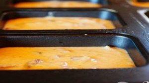 Кукурузный мини-хлеб с клюквой и орехами