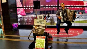 Ай да МОЛОДЕЦ!, ай да ЮРИЙ, ай да БРАВО! Метро Москвы. Музыка в метро. Аккордеонист ЮРИЙ ПАШАЛЫ.