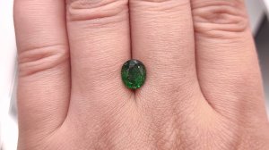 Гранат Цаворит овал 1.98 ct. Танзания + гемм. заключение