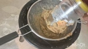 В ход пошли яблоки.