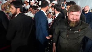 Детское сердце не обманешь: школьники тепло приветствуют Рамзана Кадырова