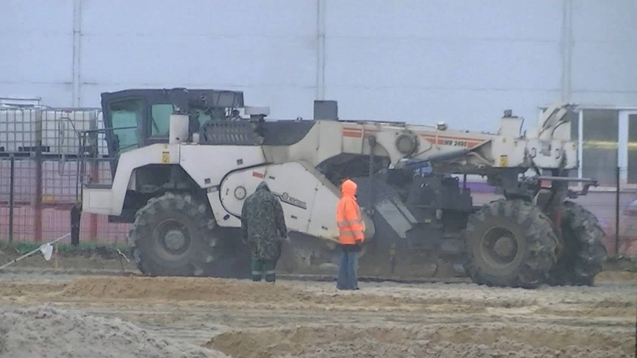 Стабилизация грунта ресайклером Wirtgen WR 2400 часть 2 смотреть онлайн