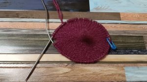 Вяжу берет первый раз. Не знаю, что получится, но процесс очень увлекательный.